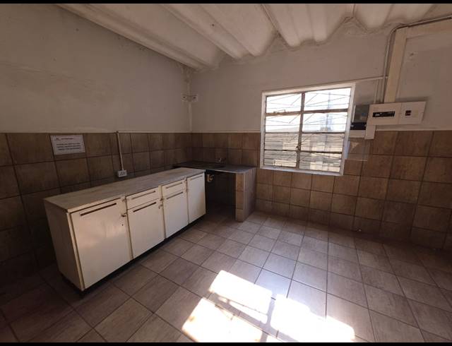 1,450M² BUILDING FOR SALE IN VAALPARK
